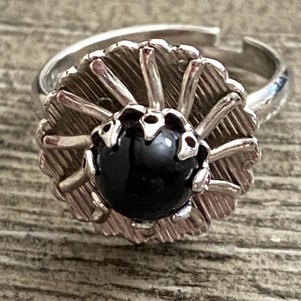 Vintage 70s SARAH COVENTRY Prong Set Floral Ring - Picture 4 of 6
